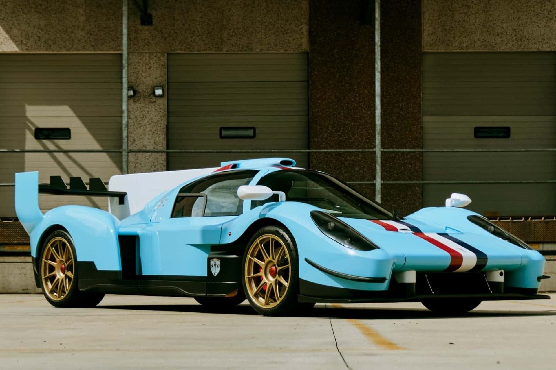 نمای سه‌چهارم جلو خودرو SCG 007s