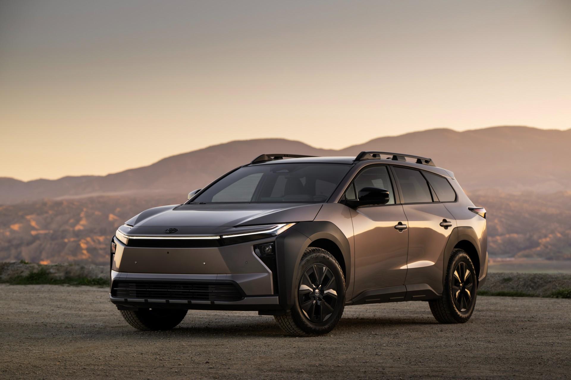 نمای سه‌چهارم جلو خودرو تویوتا بی‌زد وودلند