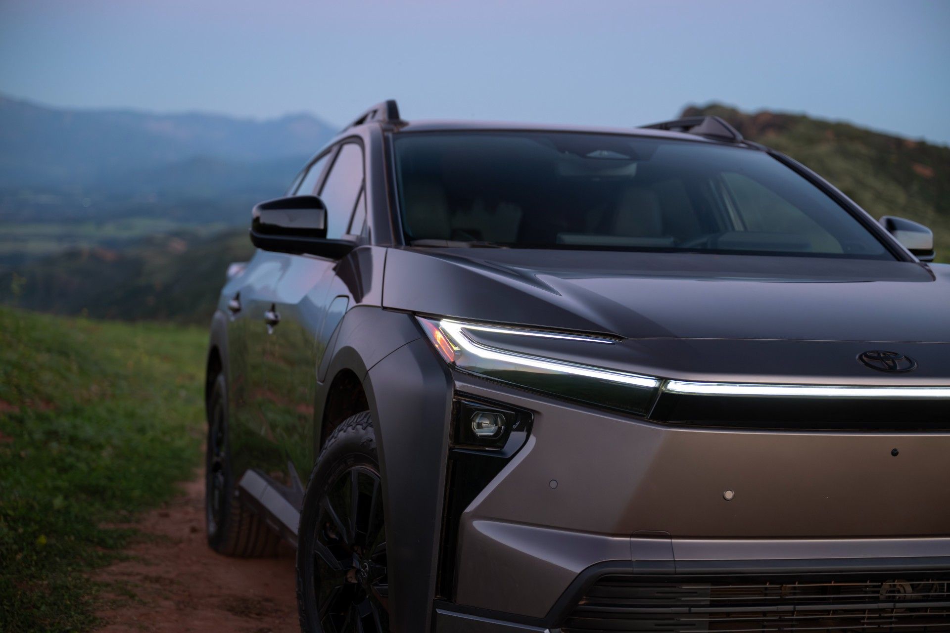 چراغ جلو خودرو تویوتا بی‌زد وودلند