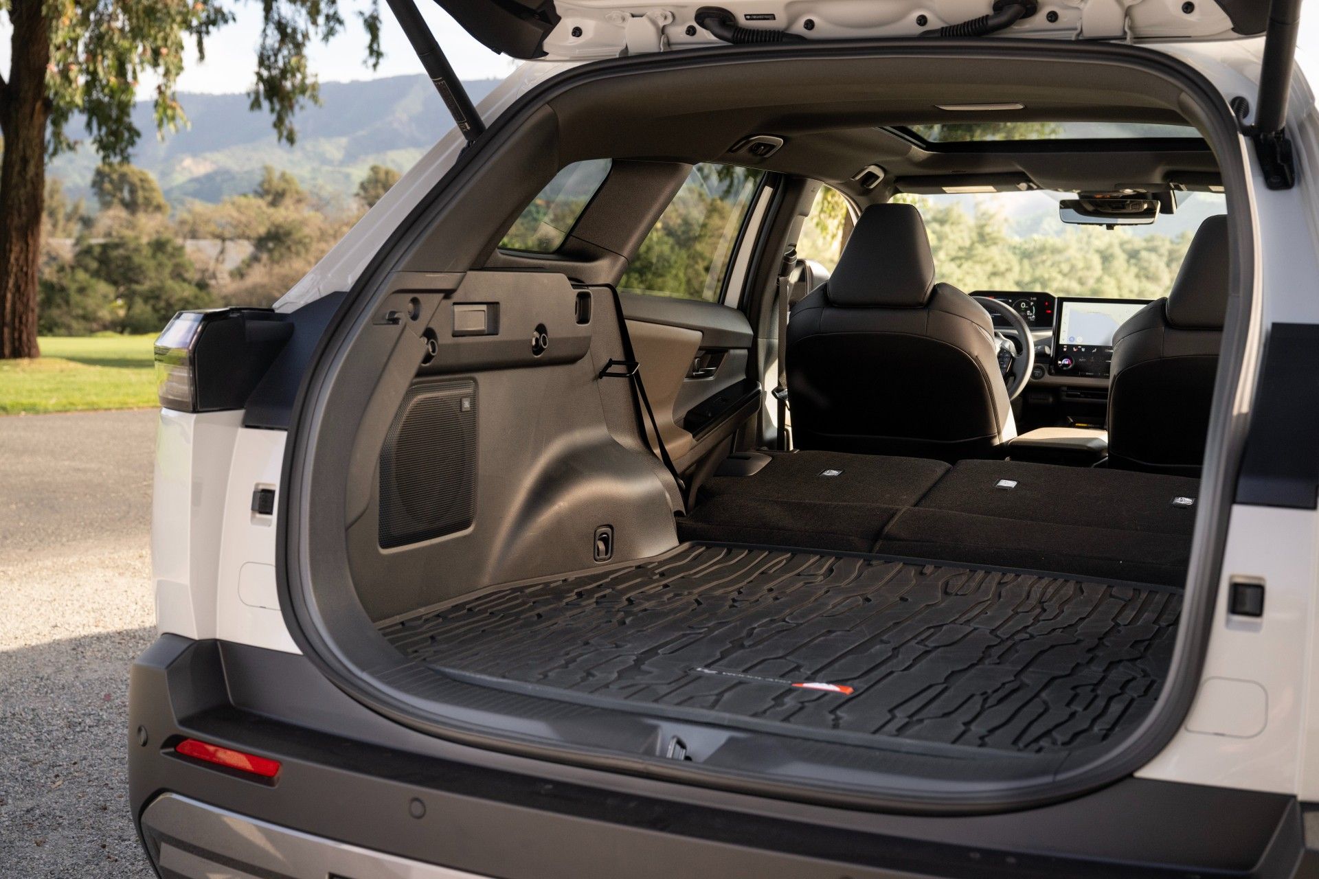 صندلی‌های عقب تویوتا بی‌زد وودلند در حالت خوابیده