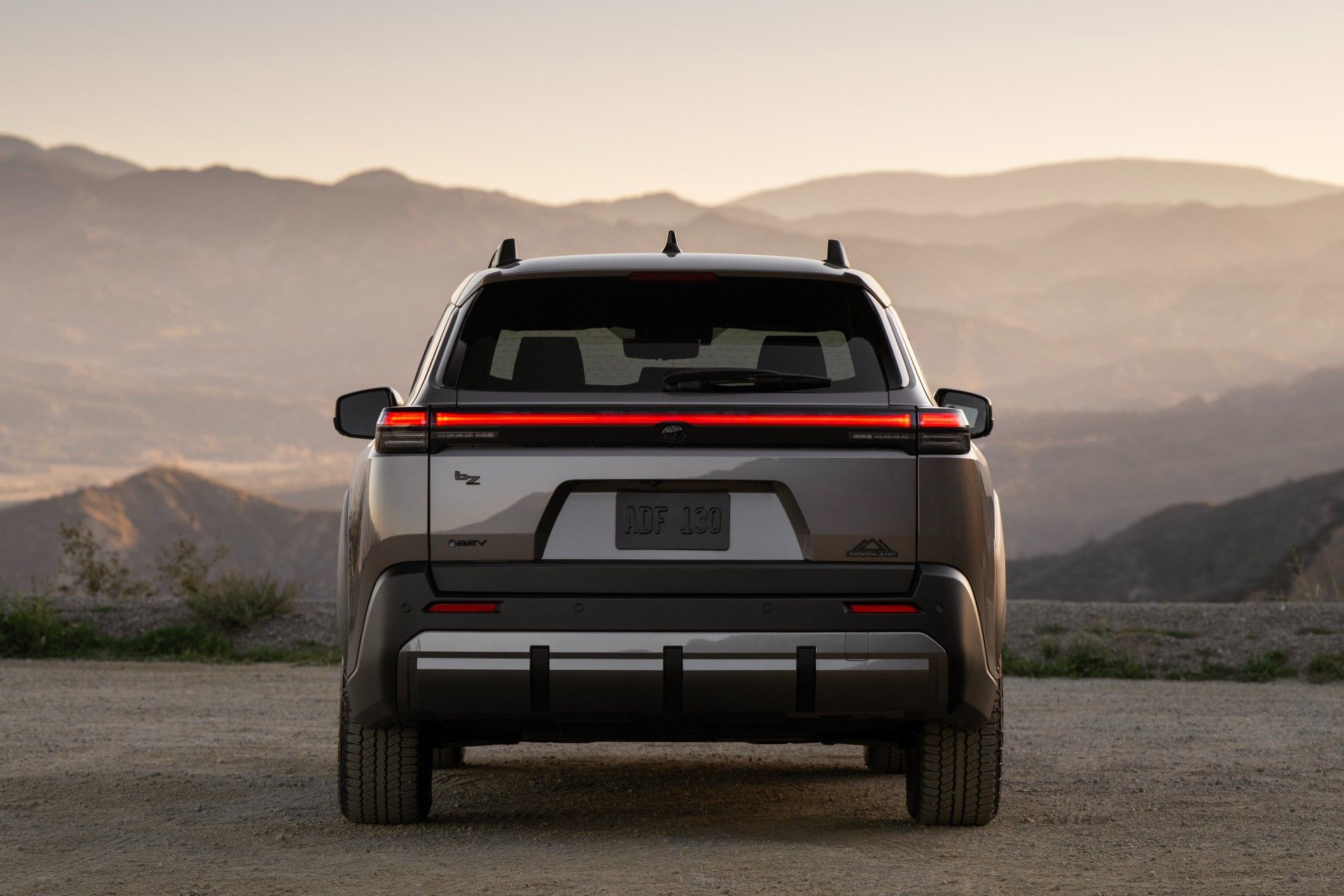 نمای عقب خودرو تویوتا بی‌زد وودلند