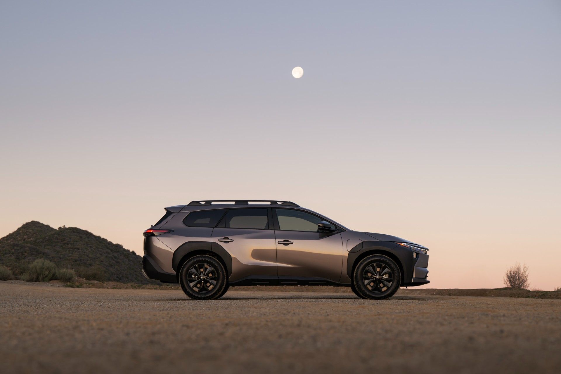 نمای جانبی خودرو تویوتا بی‌زد وودلند