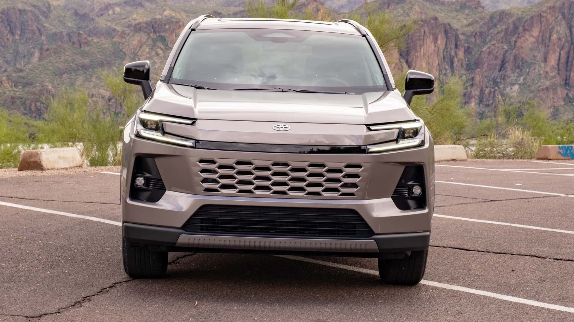 نمای جلو خودرو تویوتا راوفور ۲۰۲۶