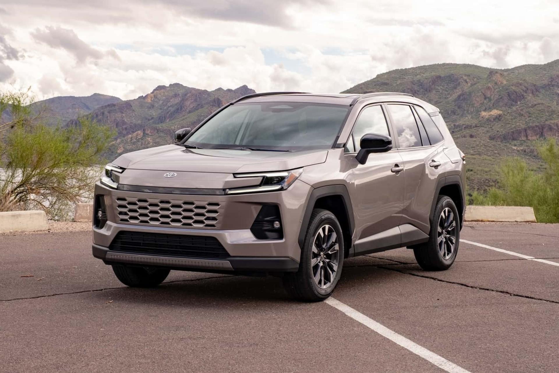 نمای سه‌چهارم جلو خودرو تویوتا راوفور ۲۰۲۶