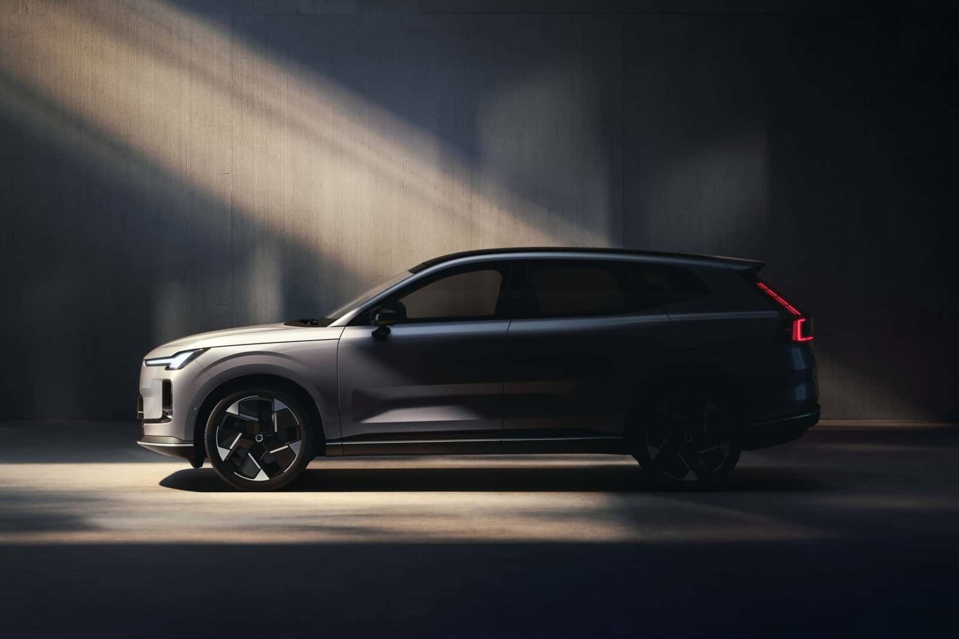 شاسی‌بلند جذاب ولوو XC70 برمی‌گردد