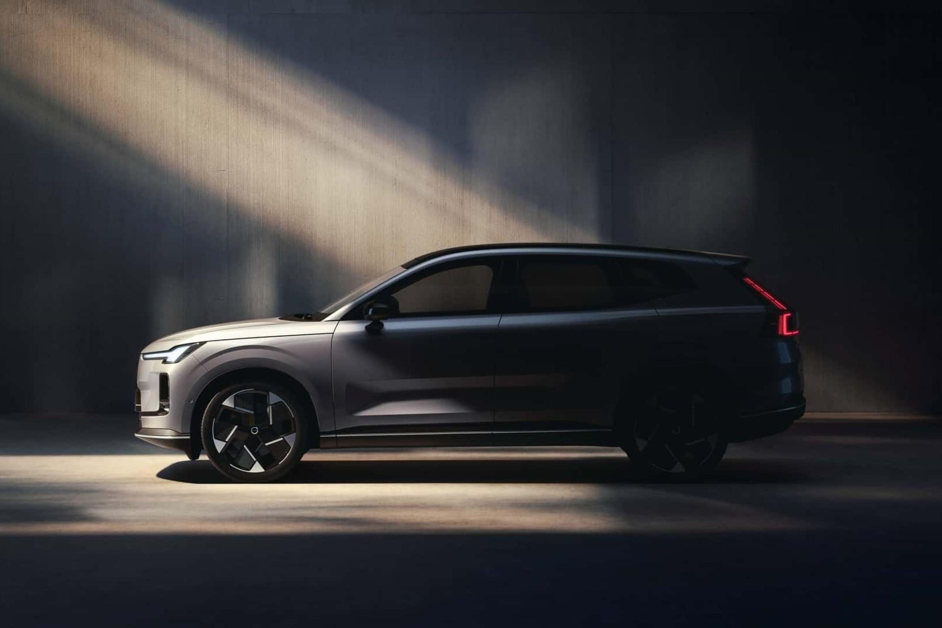 نمای جانبی خودرو ولوو XC70