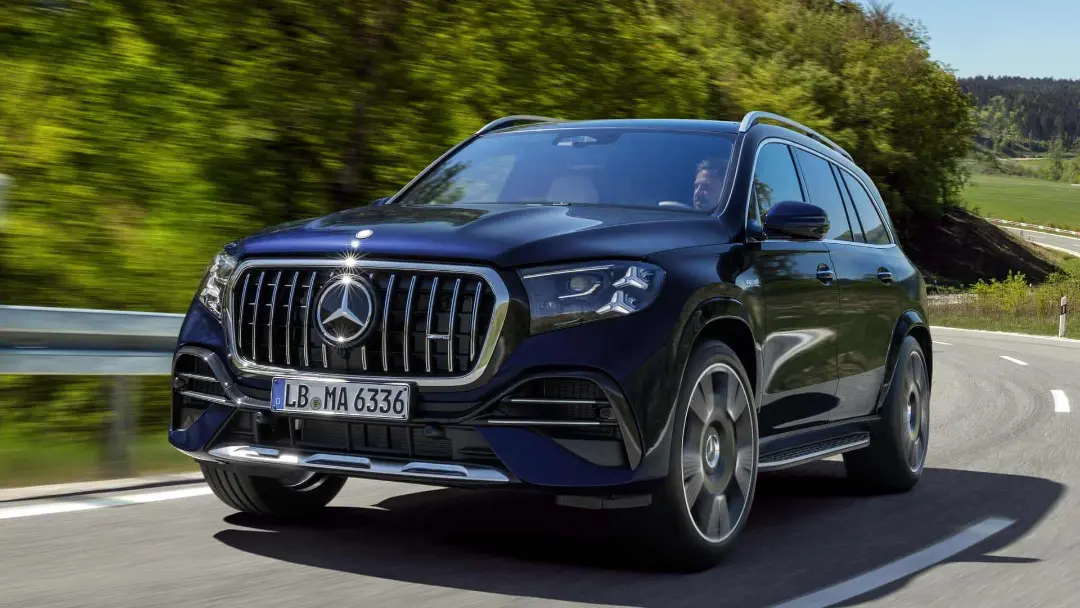 نمای سه‌چهارم جلو خودرو مرسدس GLS 63S 2027