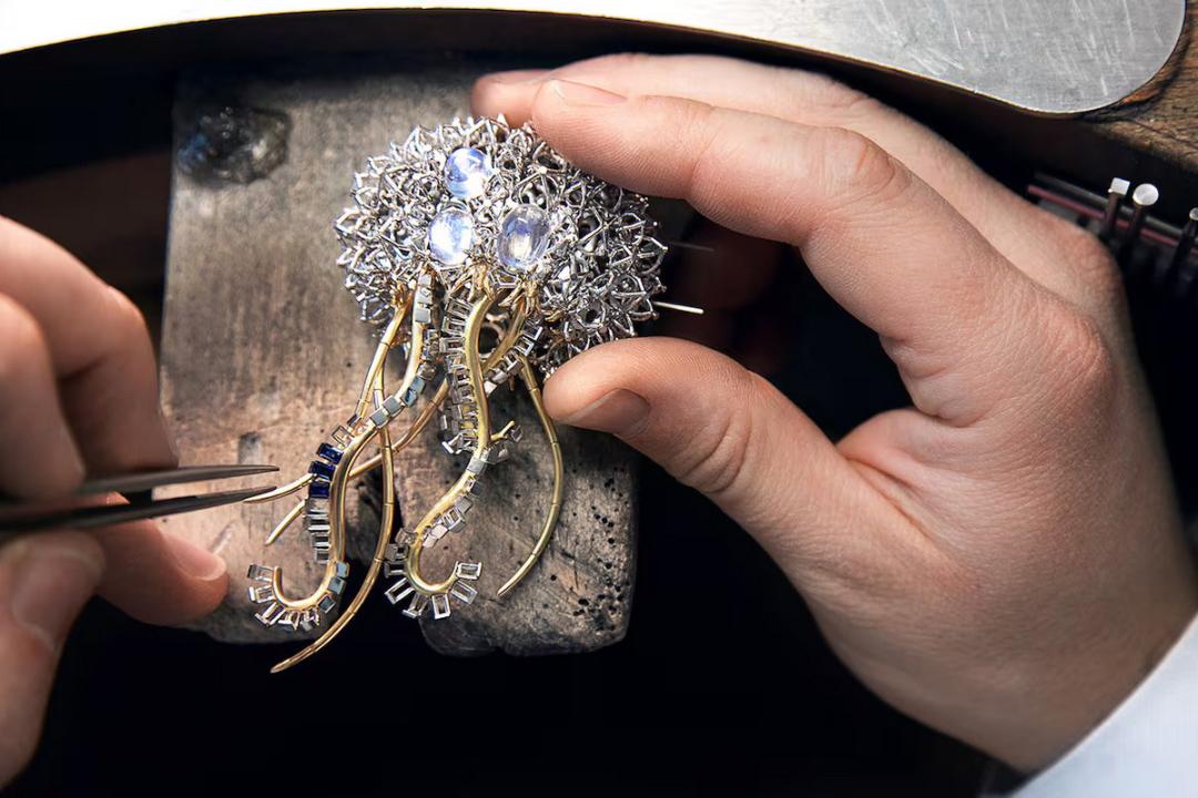 نمونه جواهرات برند LVMH 