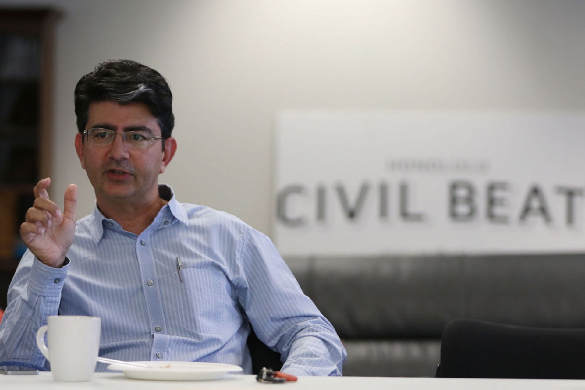 پیر امیدیار در دفتر Civil Beat
