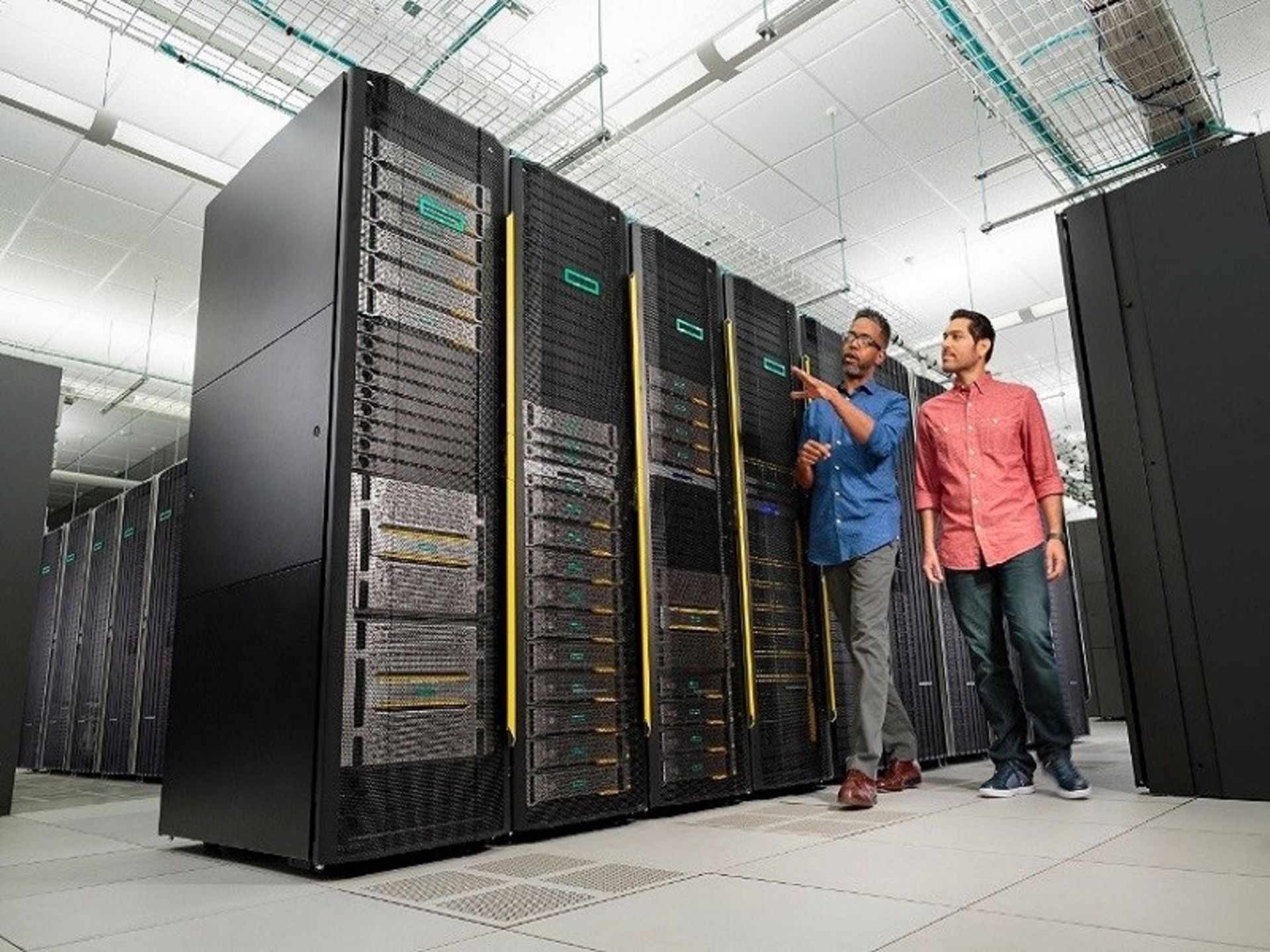 توسعه سخت افزار آبان