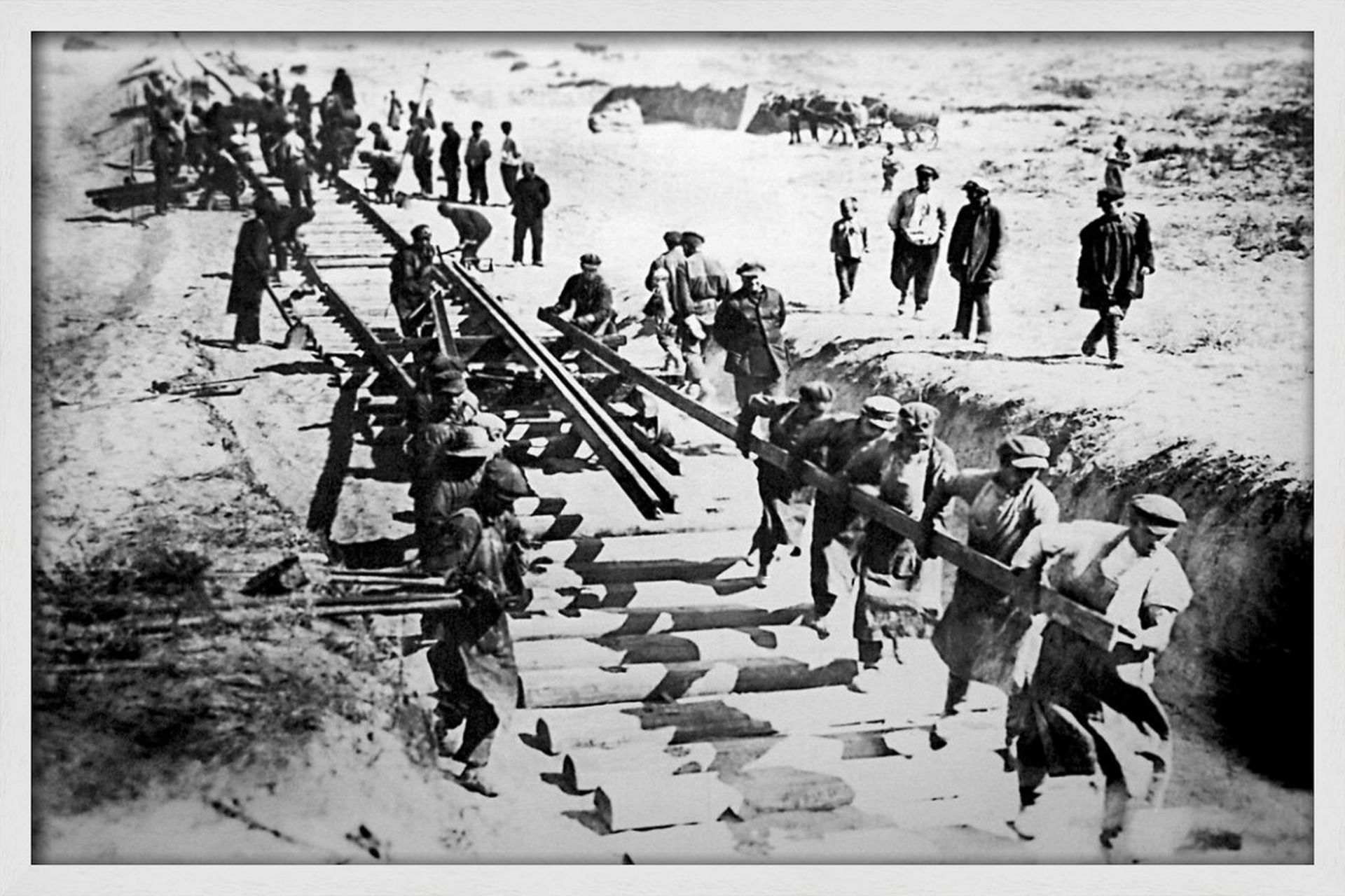 کارگران راه‌آهن سراسری سیبری در حال کار