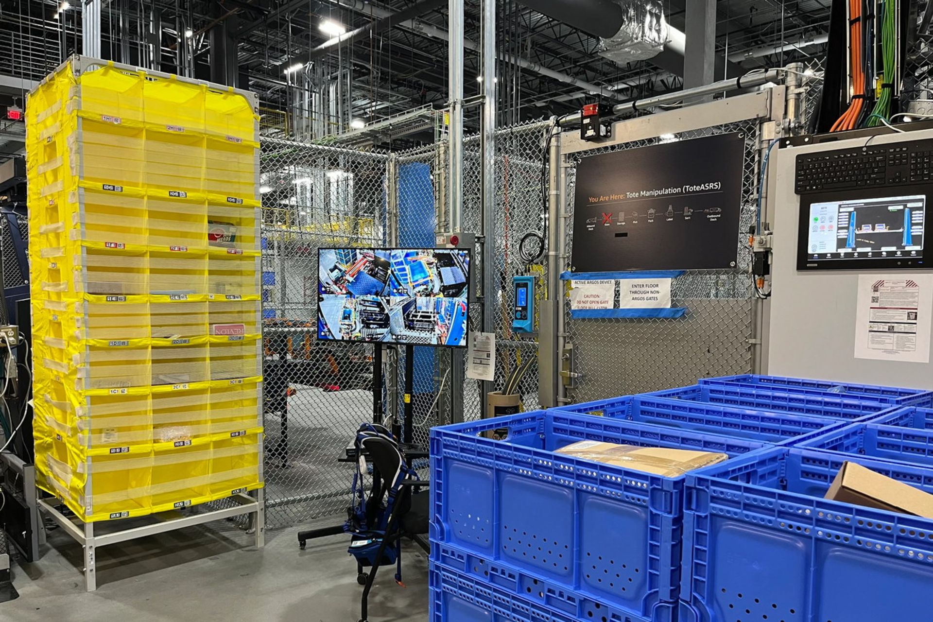 پاد یا طبقه پارچه‌ای سنتی زرد رنگ محل قرار دادن اقلام سفارشی آمازون