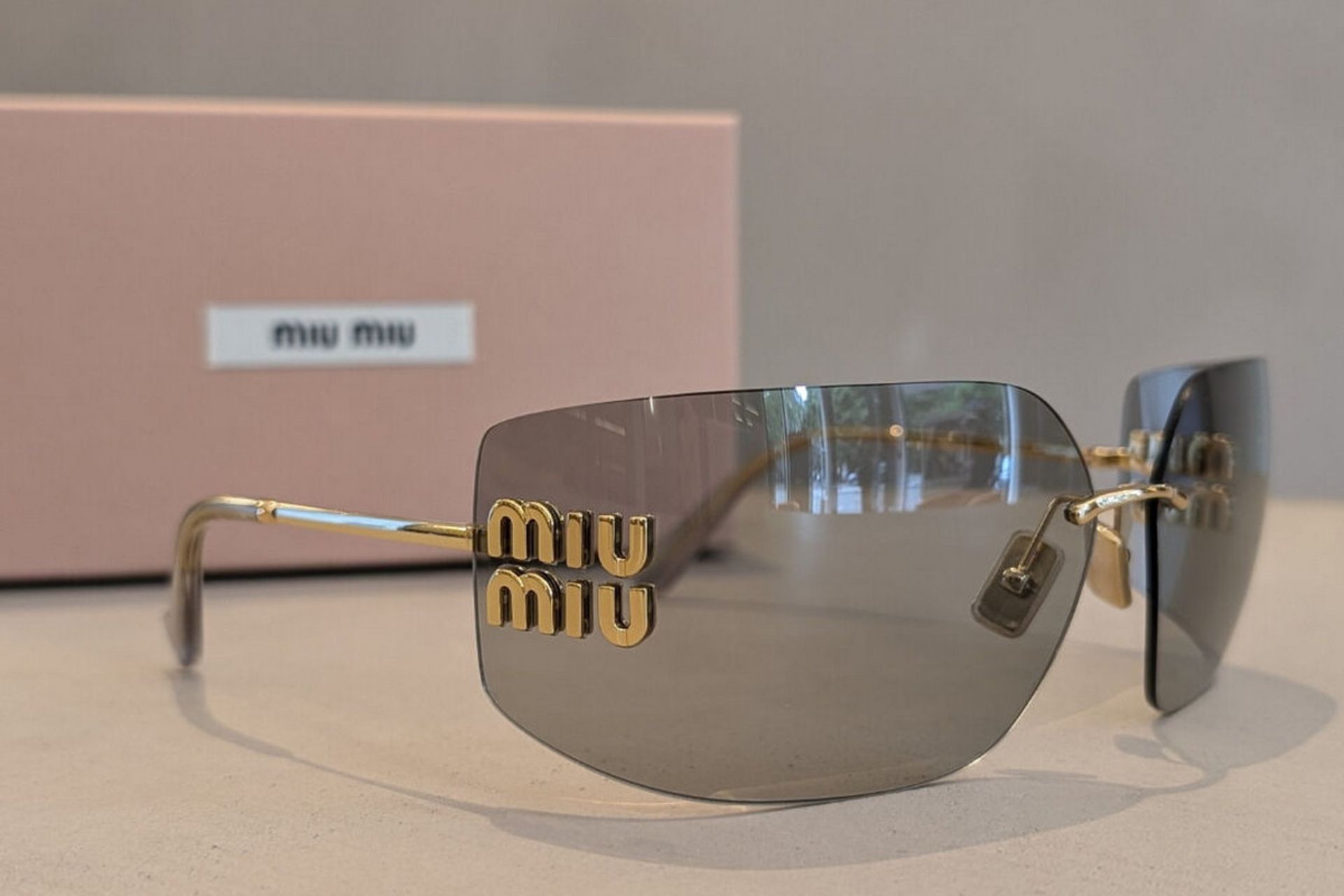 عینک آفتابی برند Miu Miu