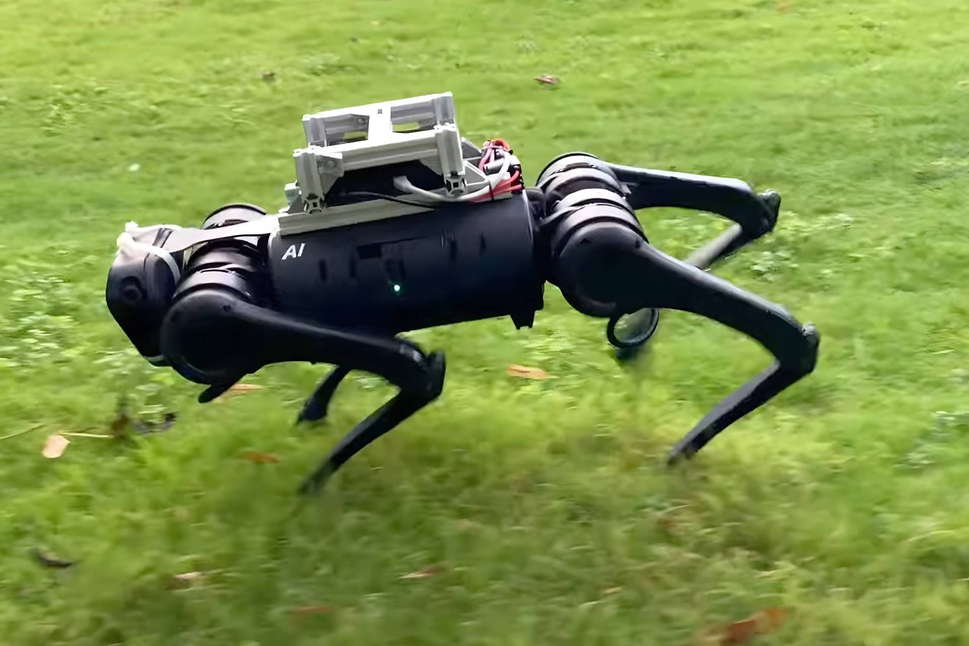 ربات چهارپایی که مثل حیوانات حرکت می کند