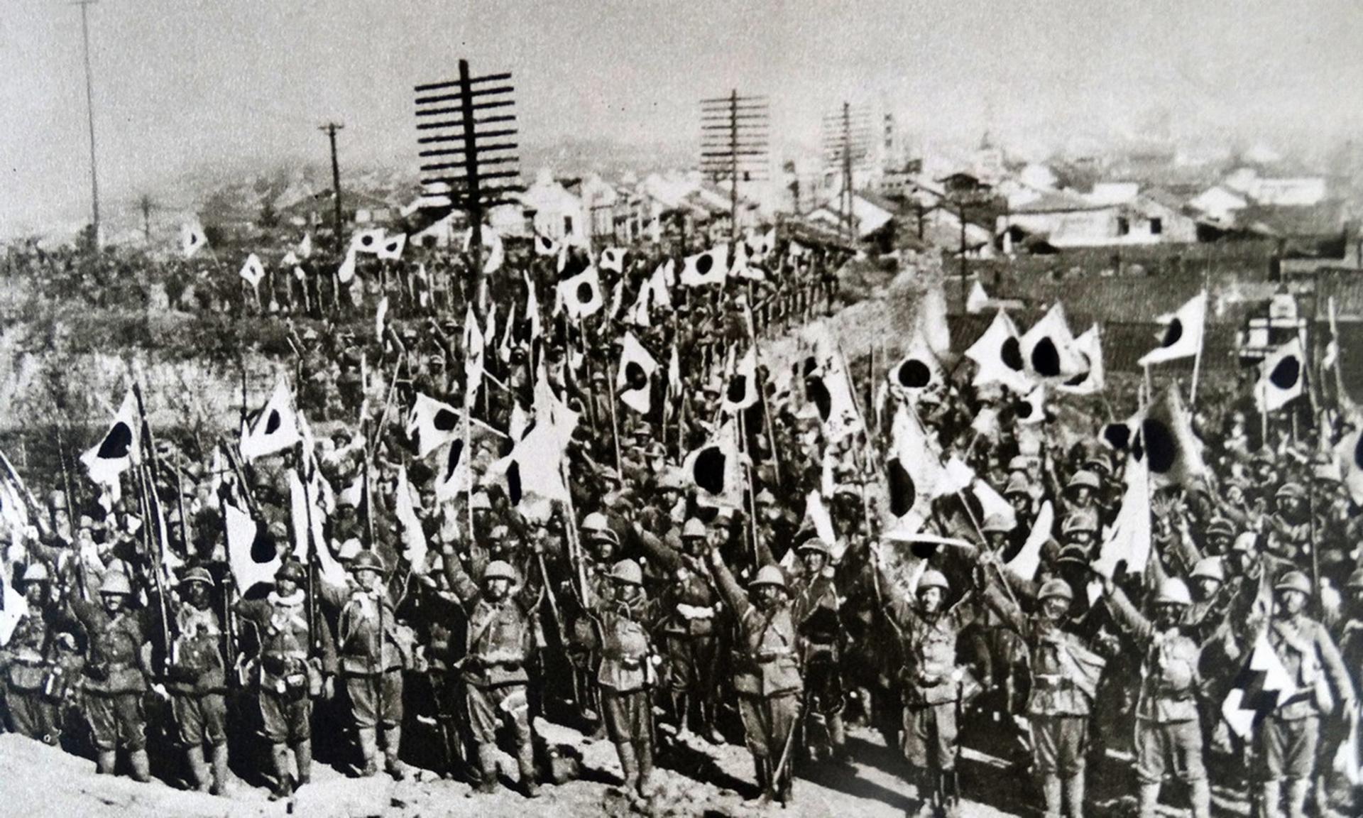 سربازان ژاپنی در نانجینگ پس از فتح شهر سال ۱۹۳۷