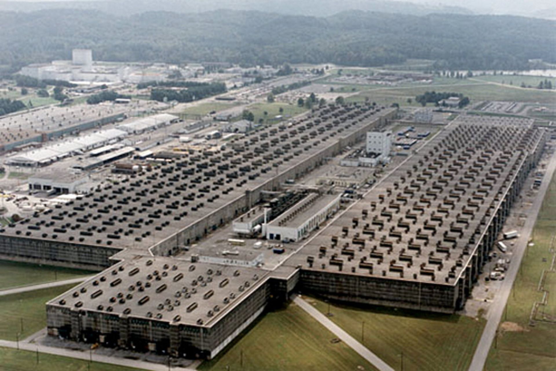 تأسیسات اورانیوم K-25 قبل از تخریب