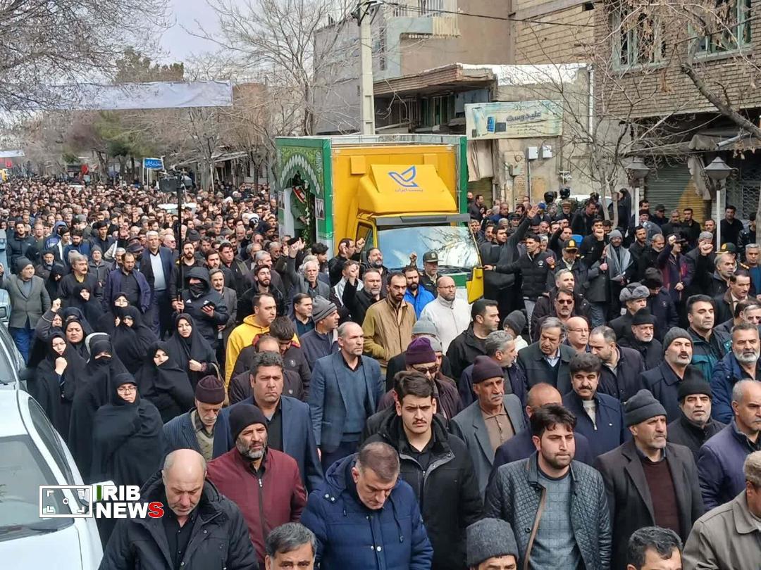 تشییع پیکر پستچی با ماشین پست