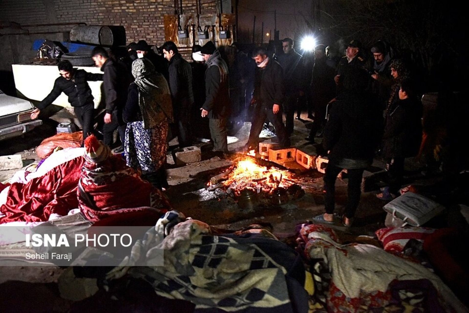 تجمع مردم و مسئولین زمین لرزه خوی