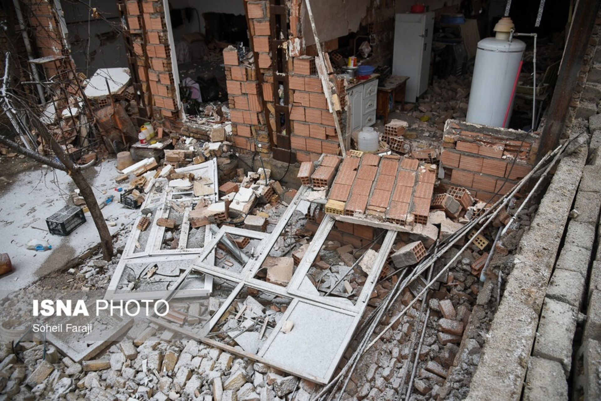 خانه ویران شده زمین لرزه خوی