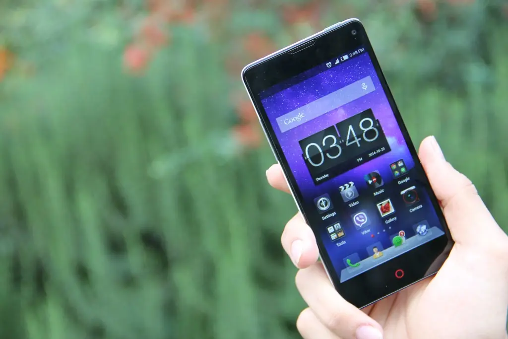 بررسی تلفن هوشمند ZTE Nubia Z5S mini