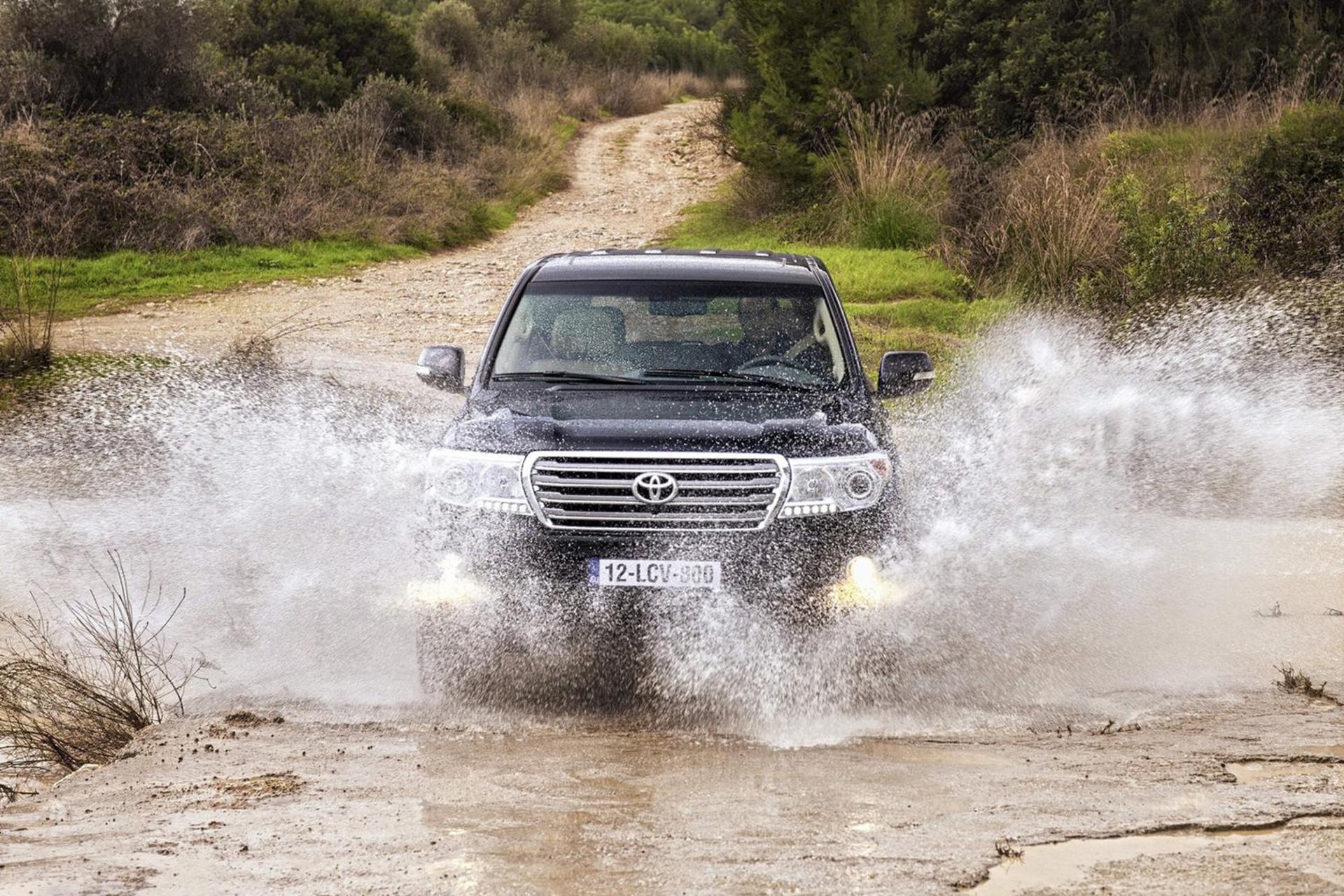 Toyora Land Cruiser VXR 2013