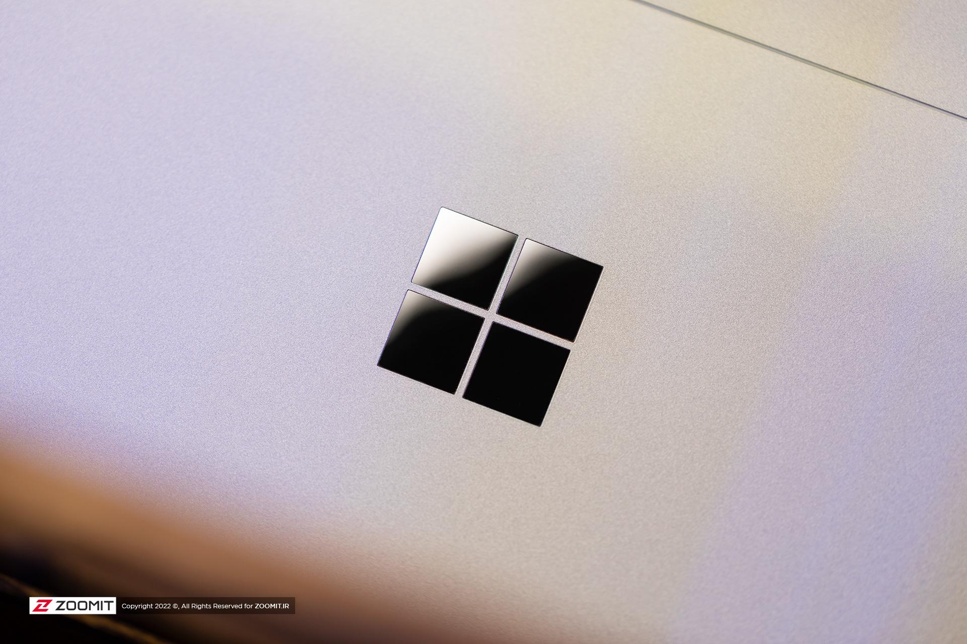لوگوی مایکروسافت روی سرفیس لپ تاپ استودیو مایکروسافت