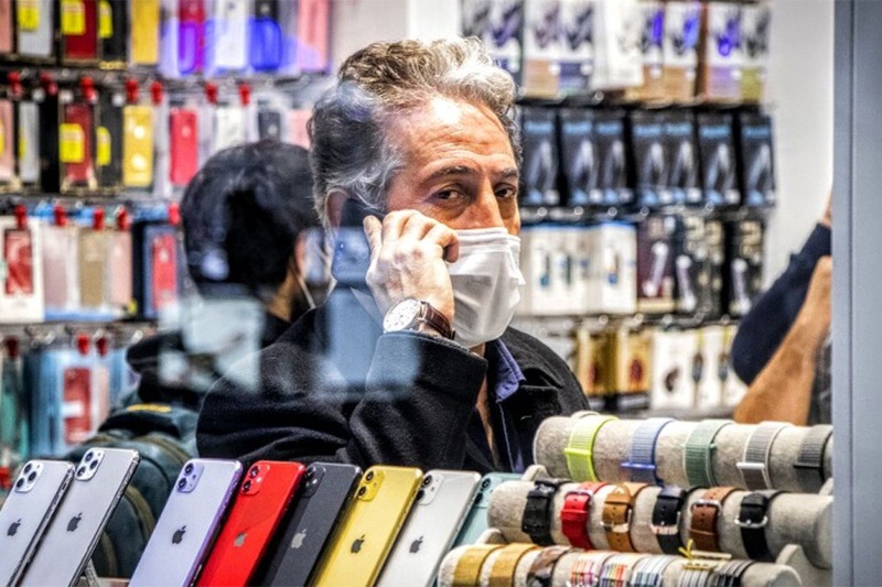 واردات تجاری موبایل 25 درصد افت کرد/ واردات مسافری جای روش‌های رسمی را گرفت؟