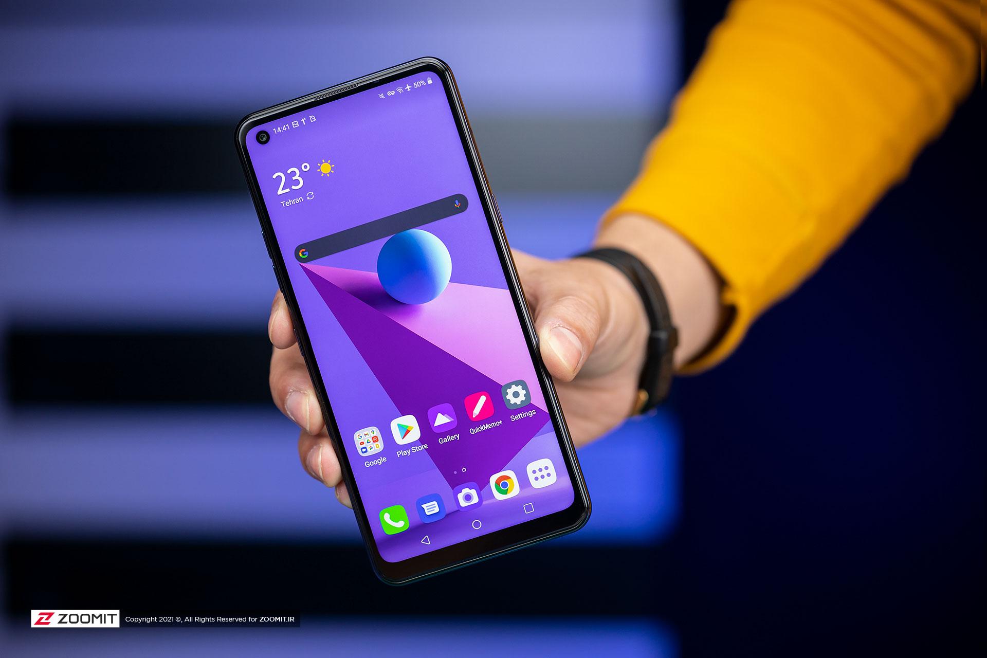 بررسی ال جی K51S - گوشی در دست