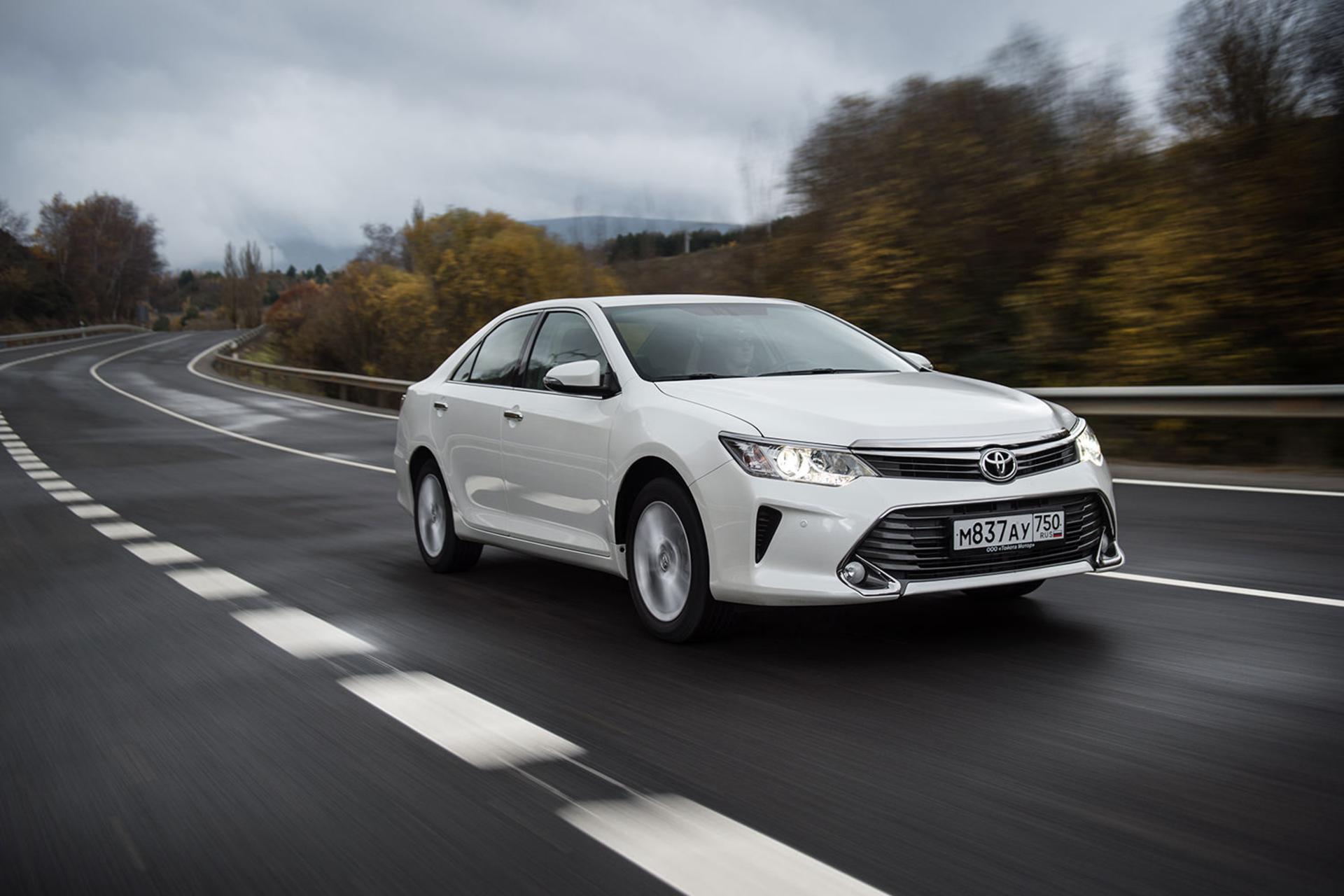 Toyota Camry Hybrid 2015