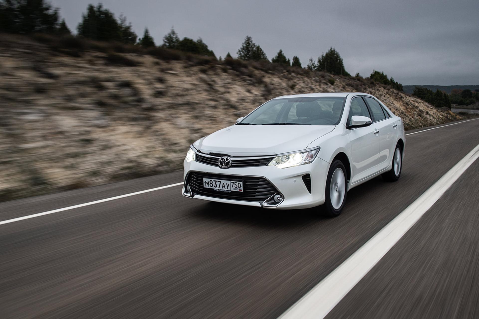 Toyota Camry Hybrid 2015