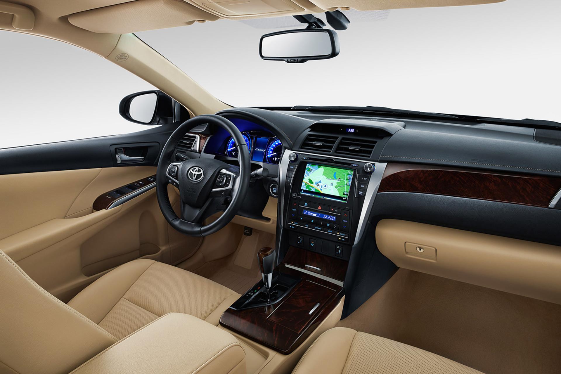 Toyota Camry Hybrid 2015