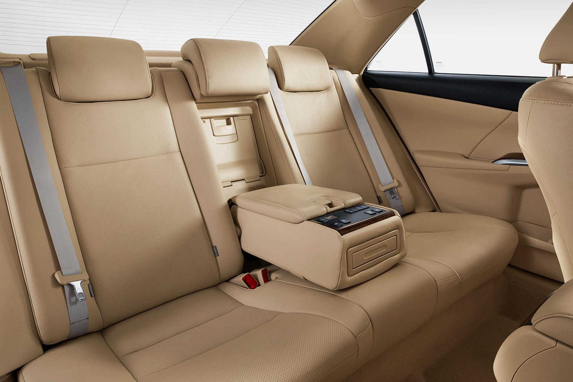 Toyota Camry Hybrid 2015