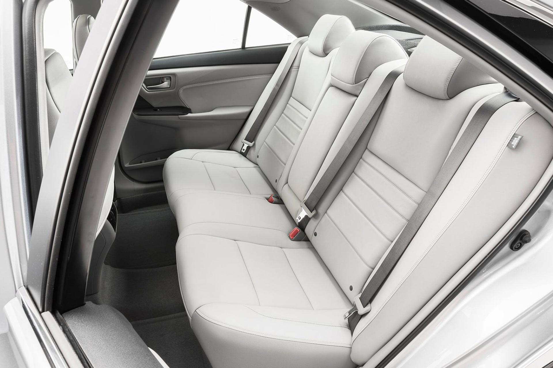 Toyota Camry Hybrid XLE 2015