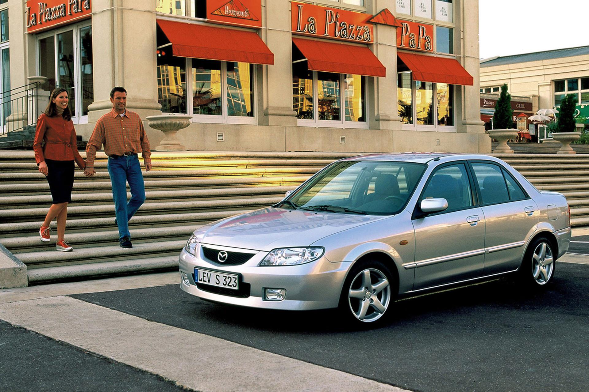 مزدا ۳۲۳ / Mazda 323 نمای جلو ۲