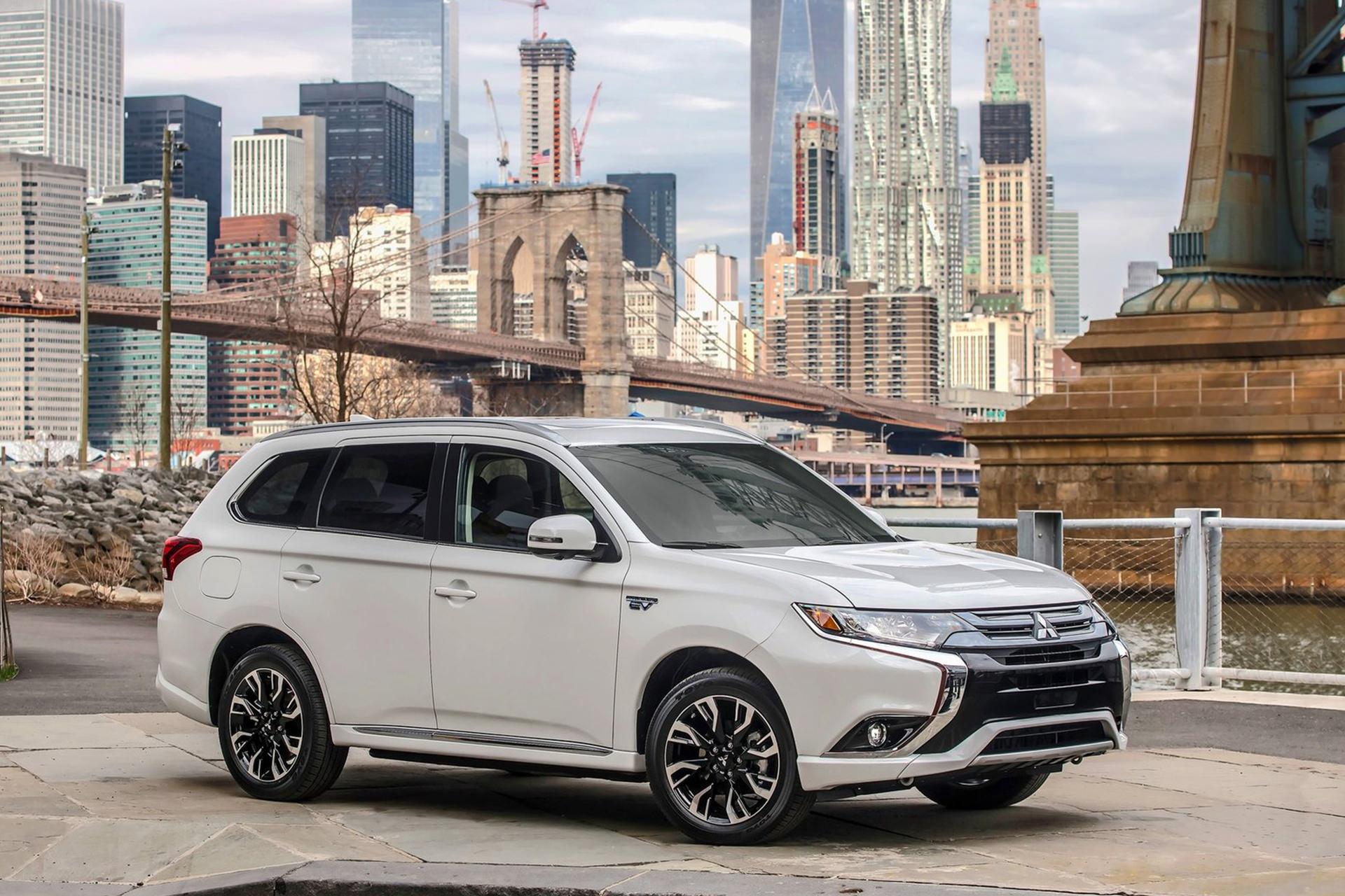 MITSUBISHI OUTLANDER PHEV 2018 / میتسوبیشی اوتلندر هیبرید PHEV ۲۰۱۸