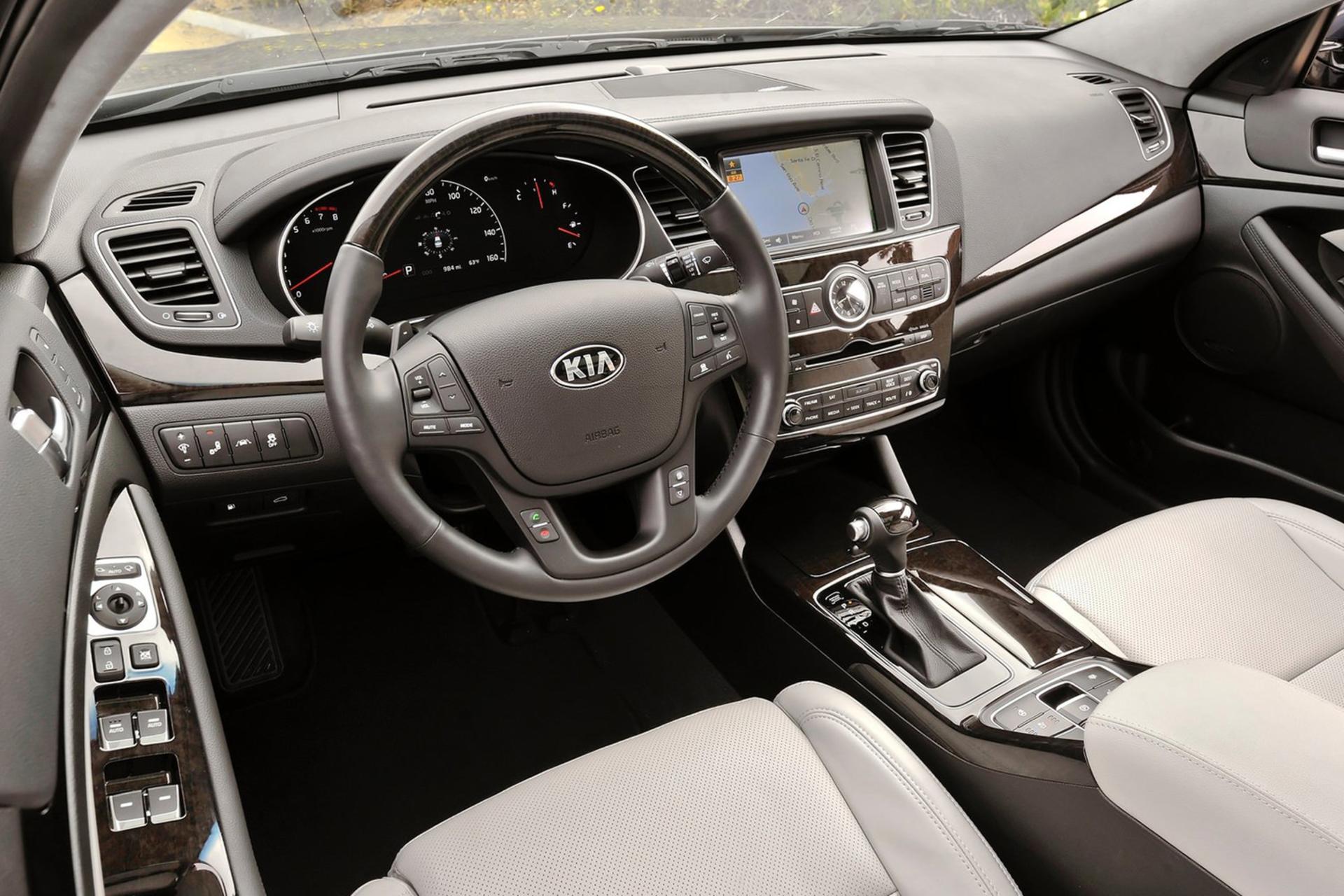 خودرو کیا کادنزا ۲۰۱۴ / Kia Cadenza 2014 کابین