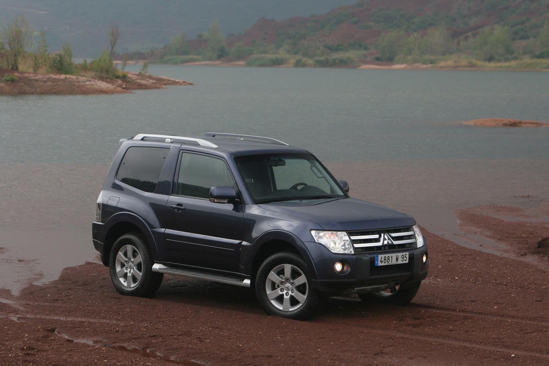 خودرو میتسوبیشی پاجرو ۲۰۰۷ / Mitsubishi Pajero 2007 نمای جلو ۰۴