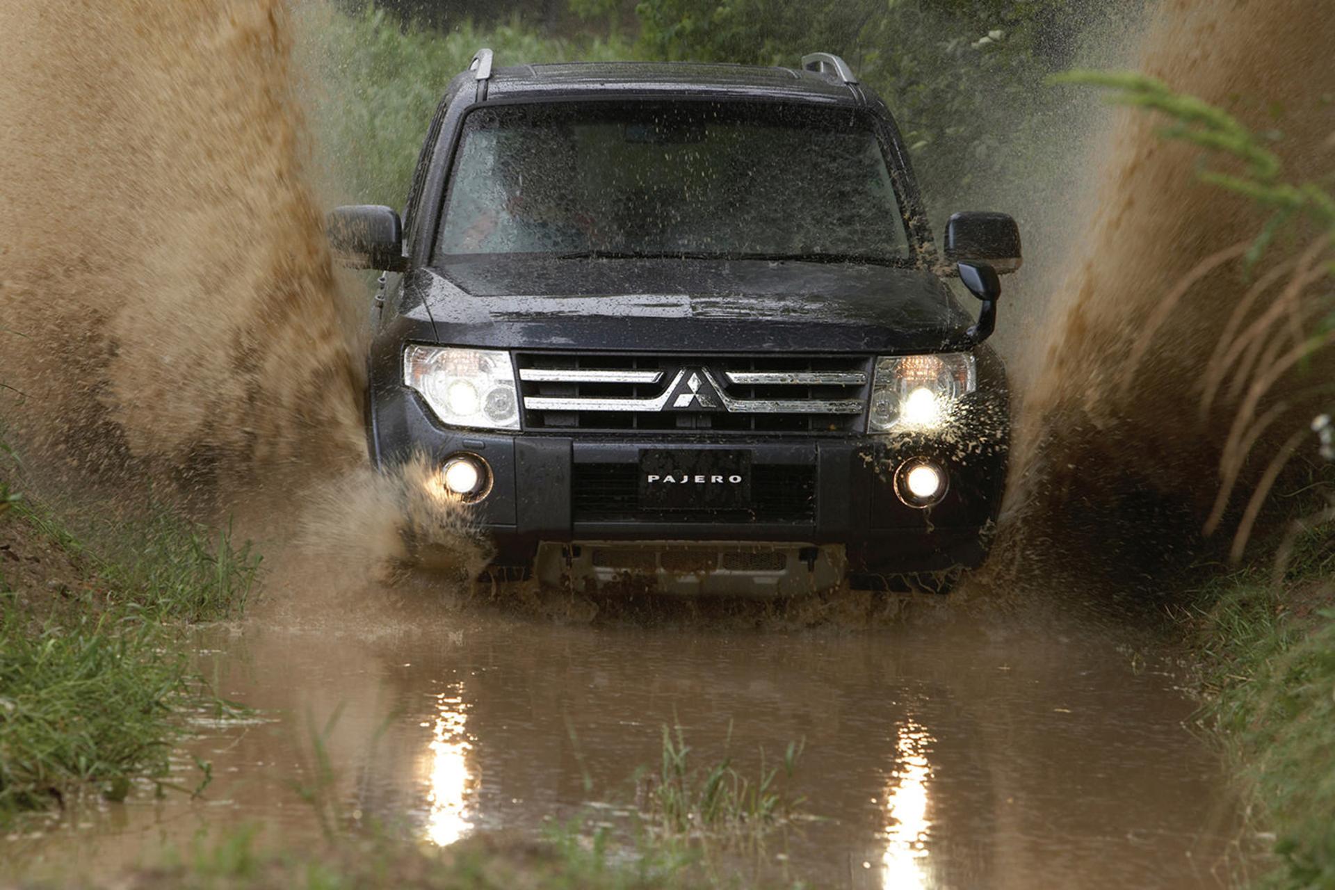 خودرو میتسوبیشی پاجرو ۲۰۰۷ / Mitsubishi Pajero 2007 نمای جلو ۰۱