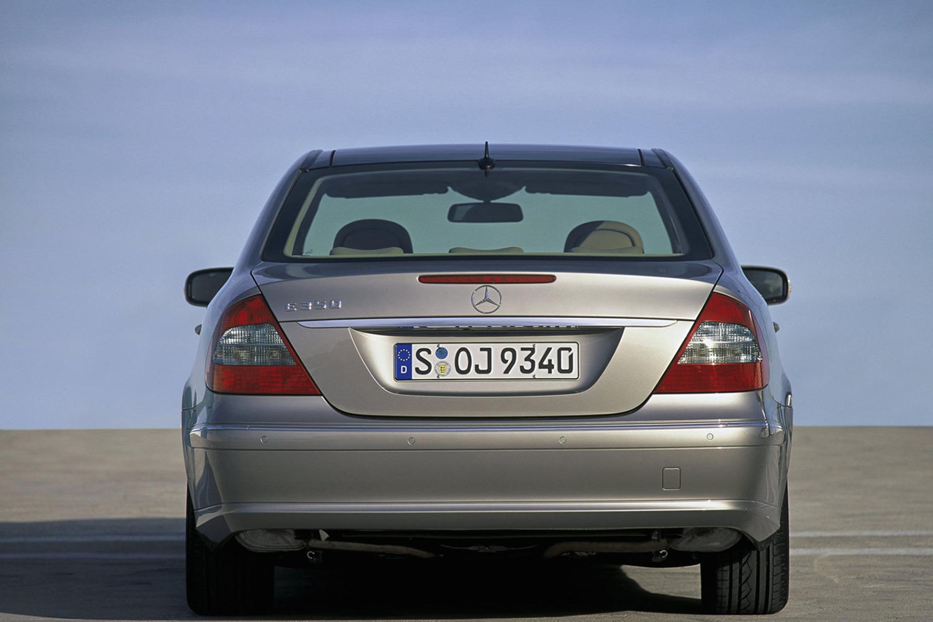 خودرو مرسدس بنز / Mercedes Benz E230 2007 نمای عقب ۲