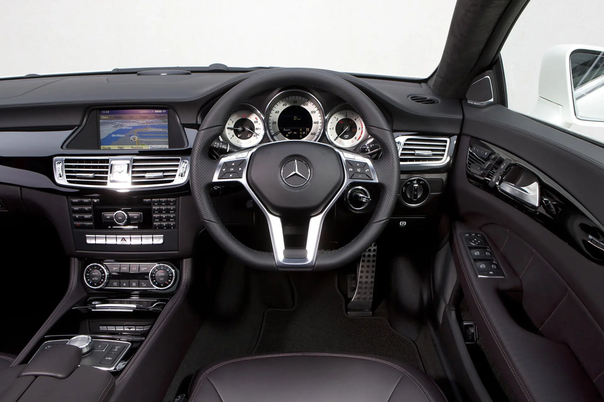 خودرو مرسدس بنز سی ال اس ۳۵۰ مدل ۲۰۱۱ / Mercedes Benz CLS350 2011 کابین