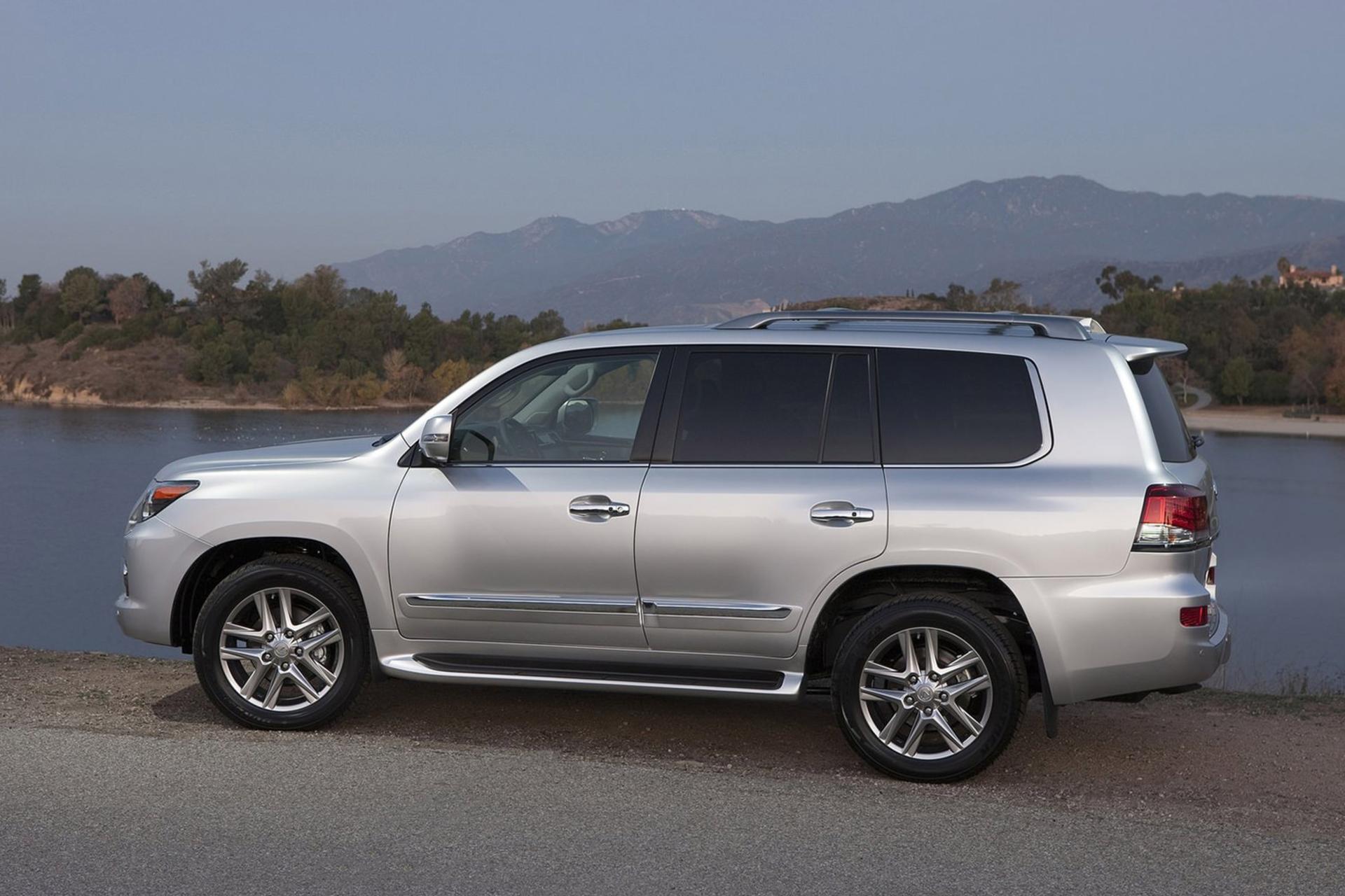 خودرو لکسوس / Lexus LX570 2013 نمای جانبی 