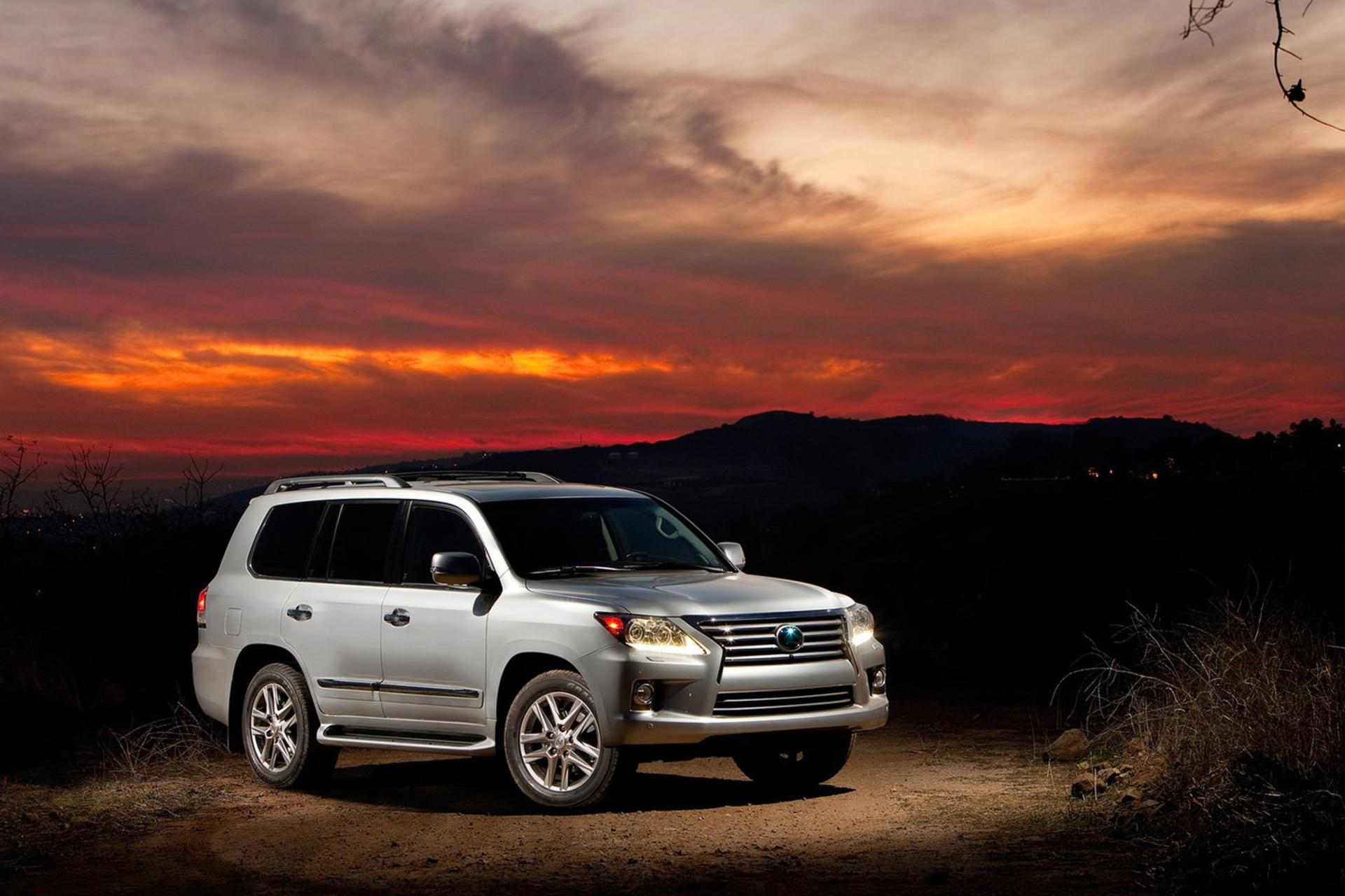 خودرو لکسوس / Lexus LX570 2013 نمای جلو ۰۲