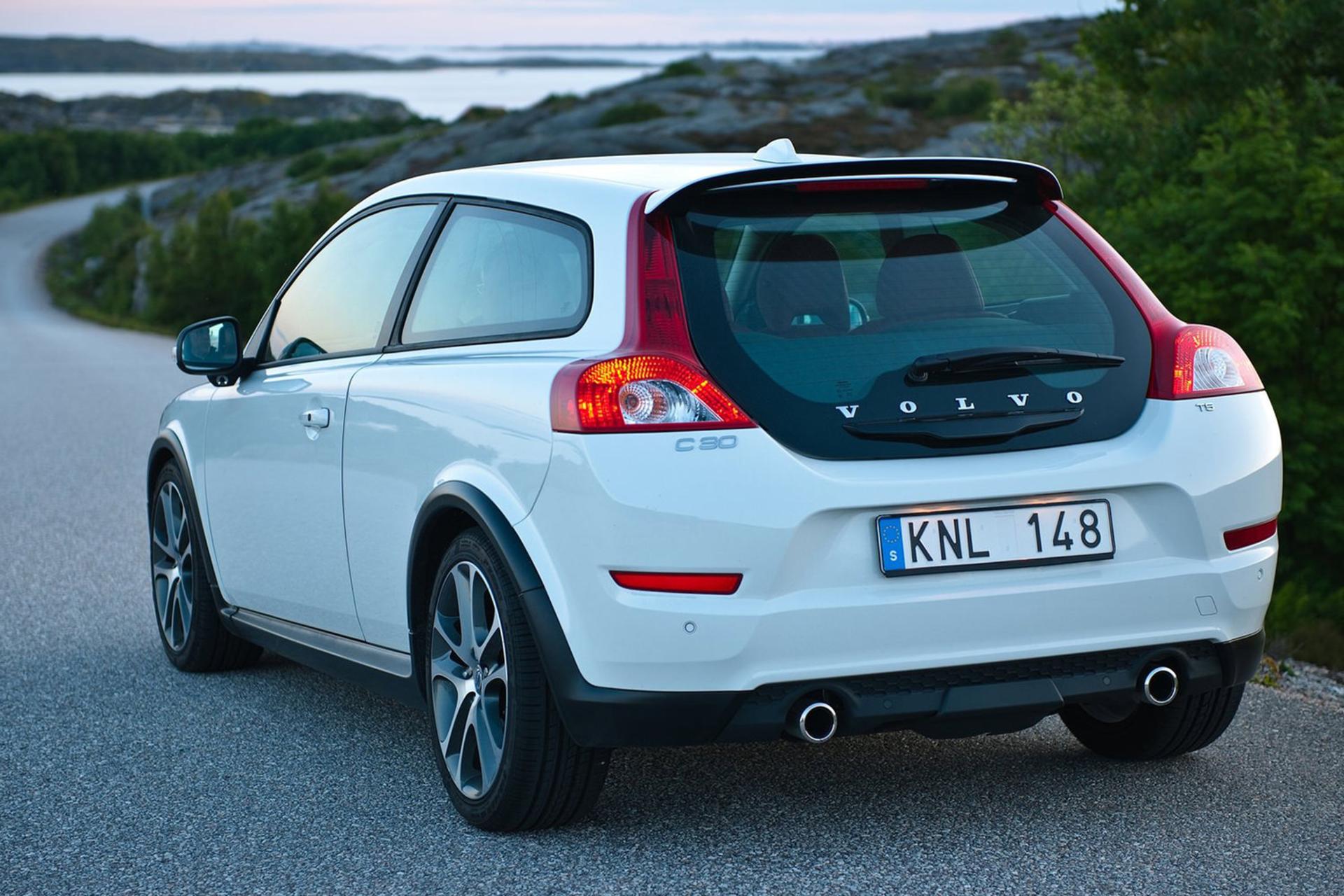 خودرو ولوو / Volvo C30 T5 2010 نمای عقب ۰۱