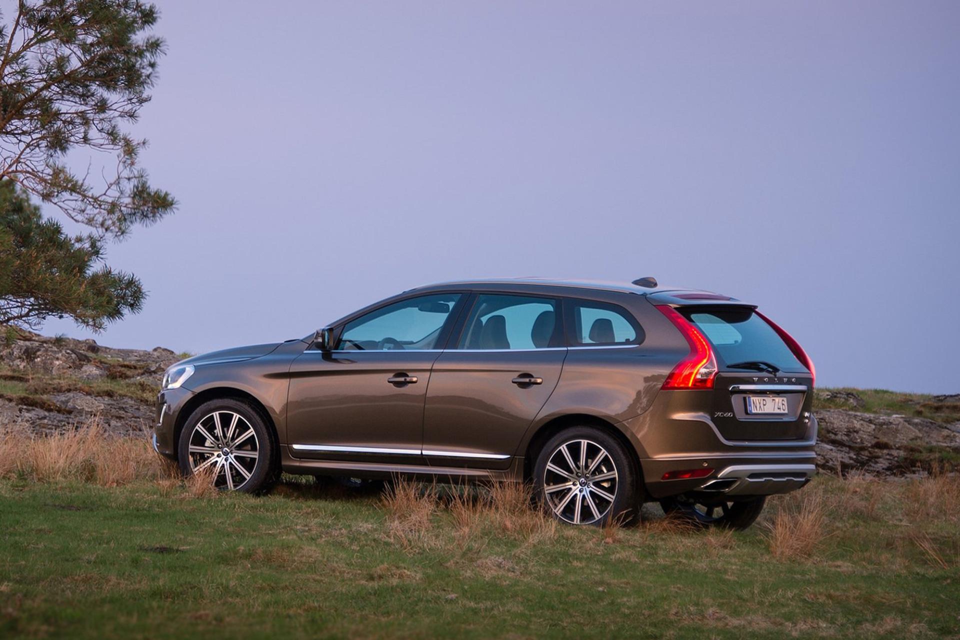 خودرو ولوو / Volvo XC60 2009 نمای جانبی ۰۱