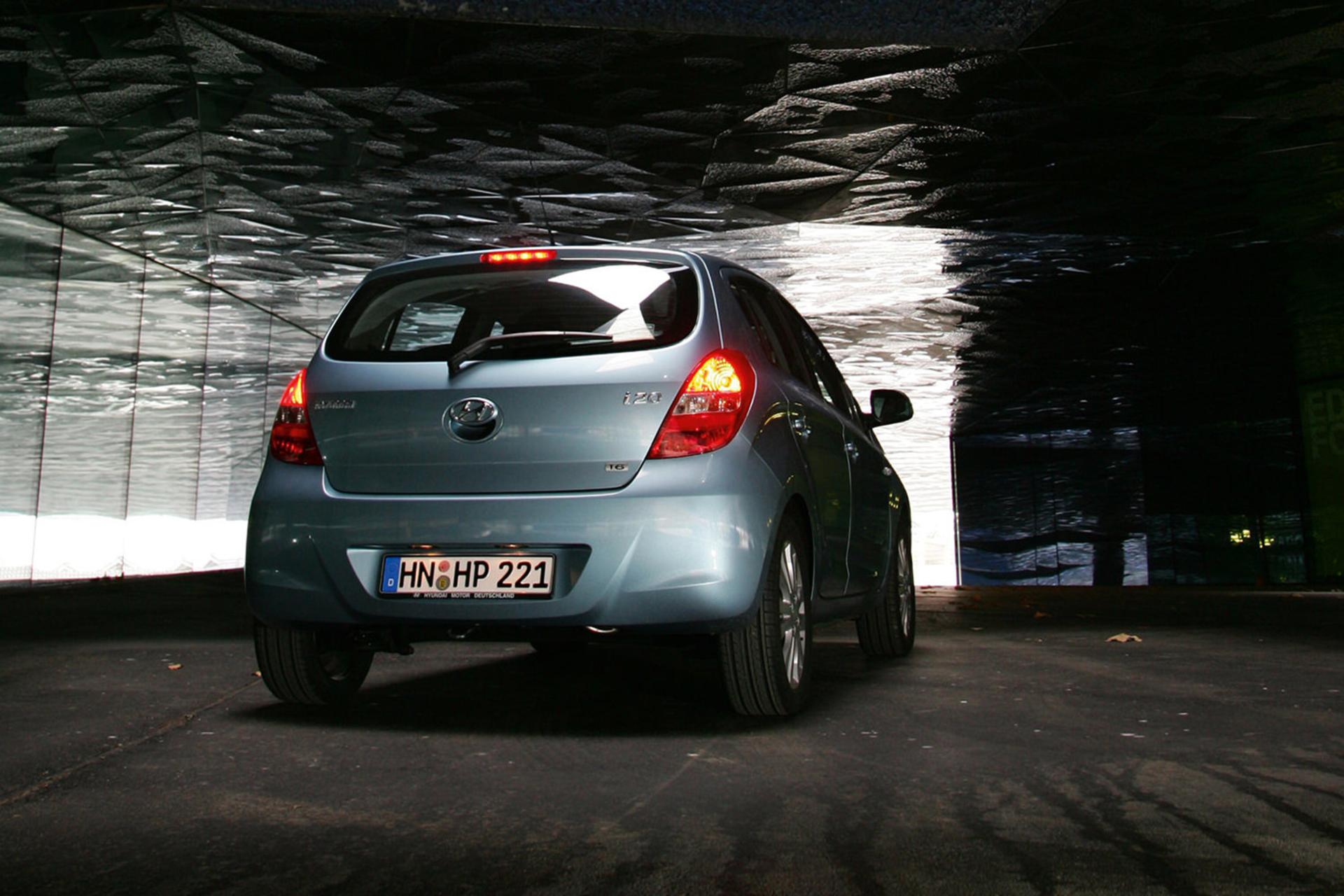 خودرو هیوندای آی ۲۰ مدل ۲۰۰۸ / Hyundai i20 2008 نمای عقب ۰۱