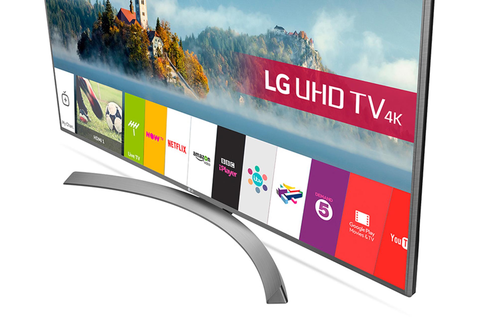 نمای نیم رخ تلویزیون ال جی UJ670 مدل 55 اینچ و نمایش پایه U شکل