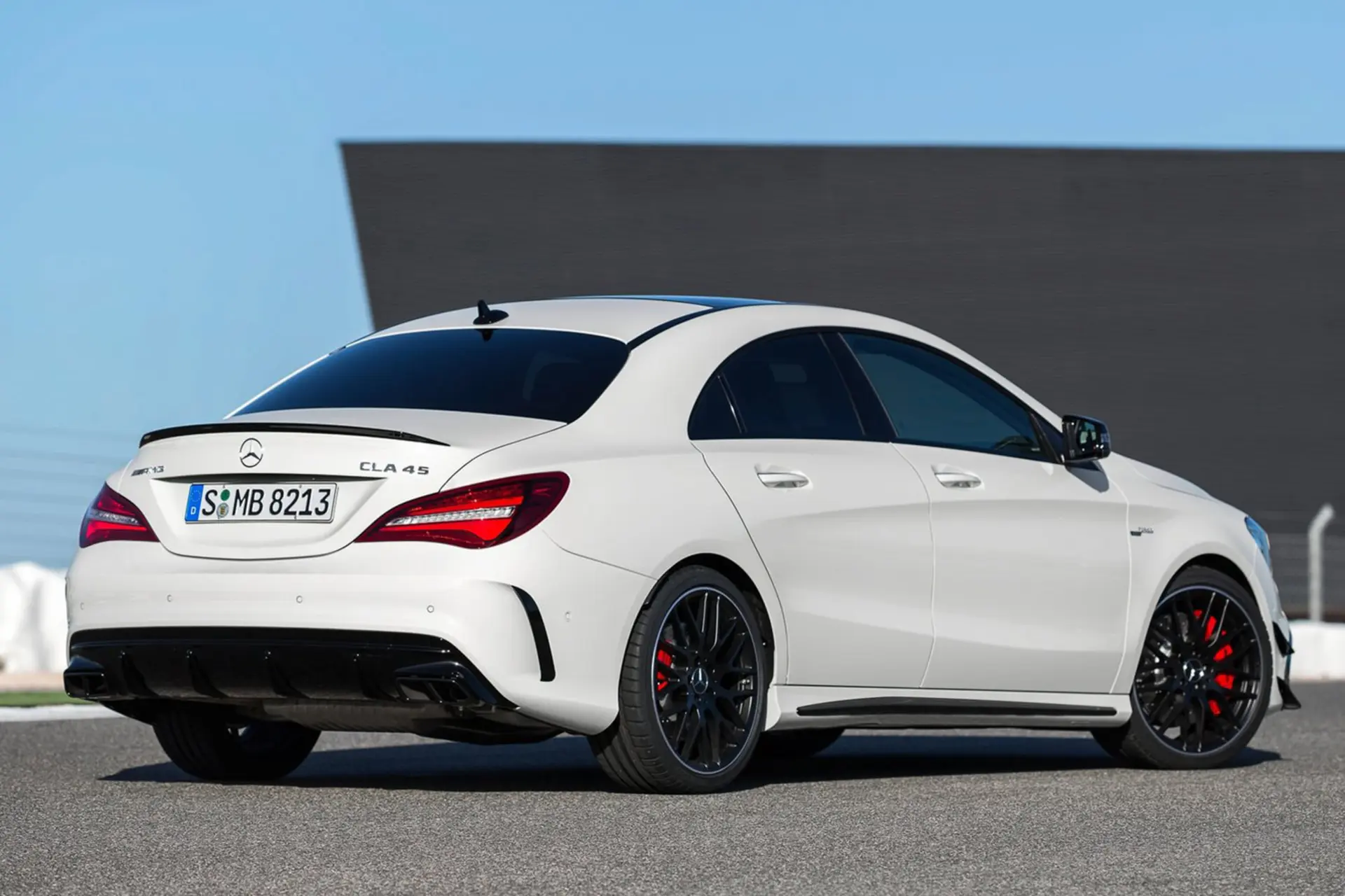   	مرسدس بنز CLA45 AMG مدل ۲۰۱۷/ M ERCEDES BENZ GLA 45 AMG 2017 / 