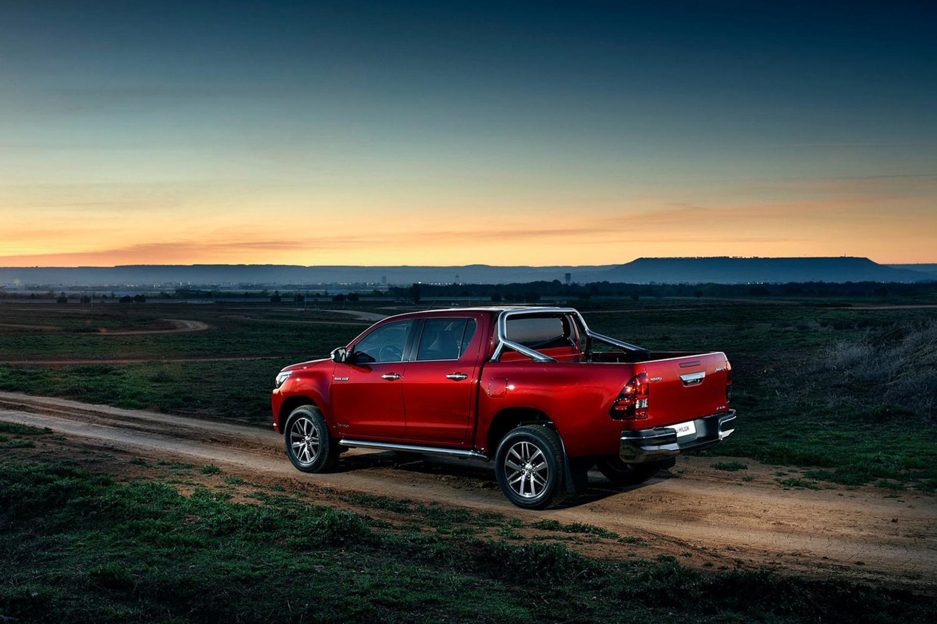 TOYOTA HILUX 2016 / تویوتا هایلوکس ۲۰۱۶