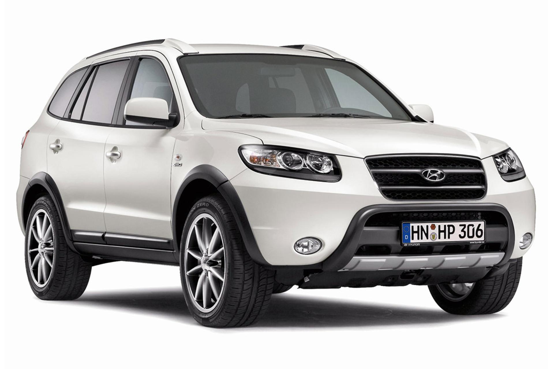 نمای نیم رخ چپ خودرو هیوندای سانتافه ۲۰۱۰ سفید با پس‌ زمینه سفید/ Hyundai Santa Fe 2010