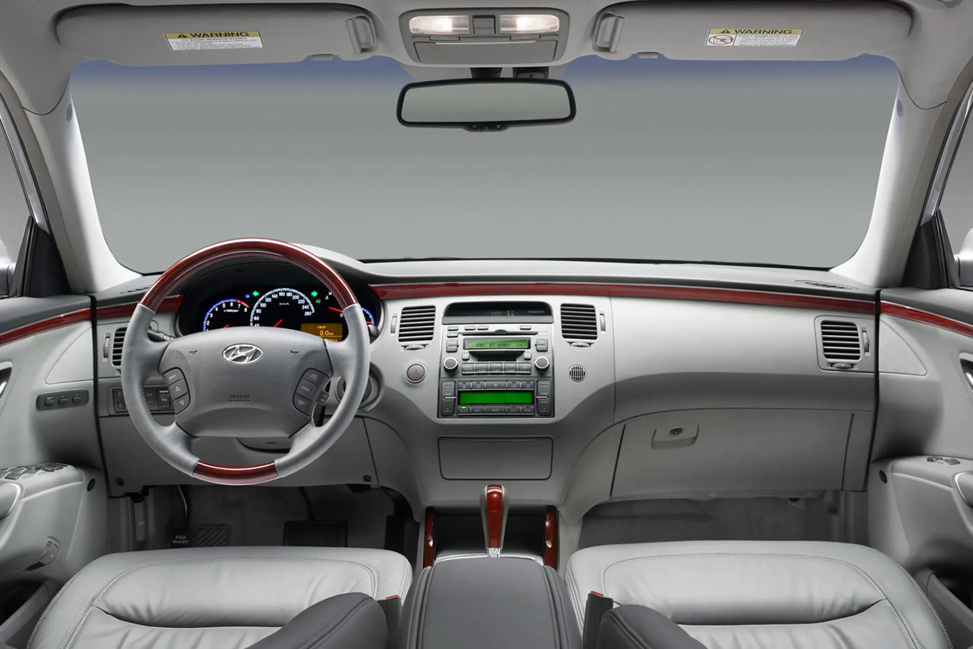 کابین خودرو هیوندای آزرا ۲۰۰۶ نمایش فرمان، دنده، آینه و صندلی و .../Hyundai Azera 2006 